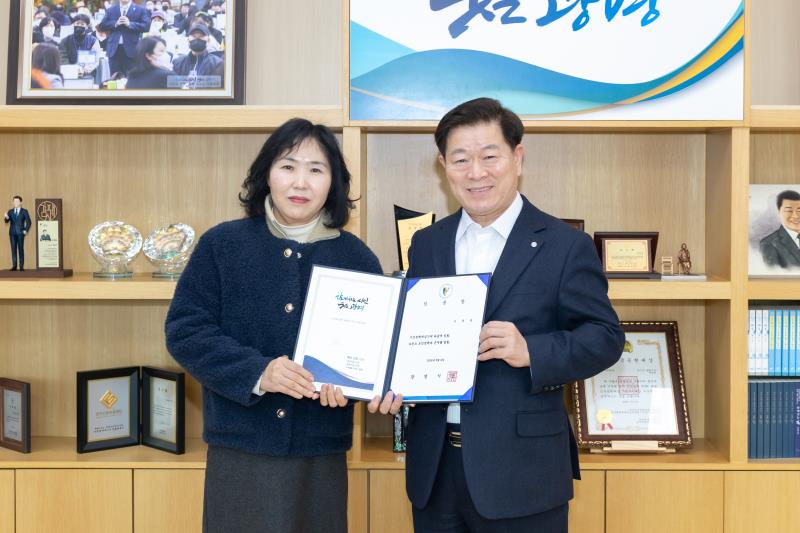  신규 임기제공무원 임용장 수여식 