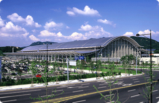 제 2 경 KTX광명역의 낮 사진